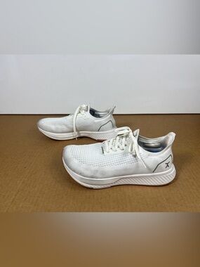 Flux Footwear Adapt Runner Shoes White Gum Womens Size 7.5 Sneakers